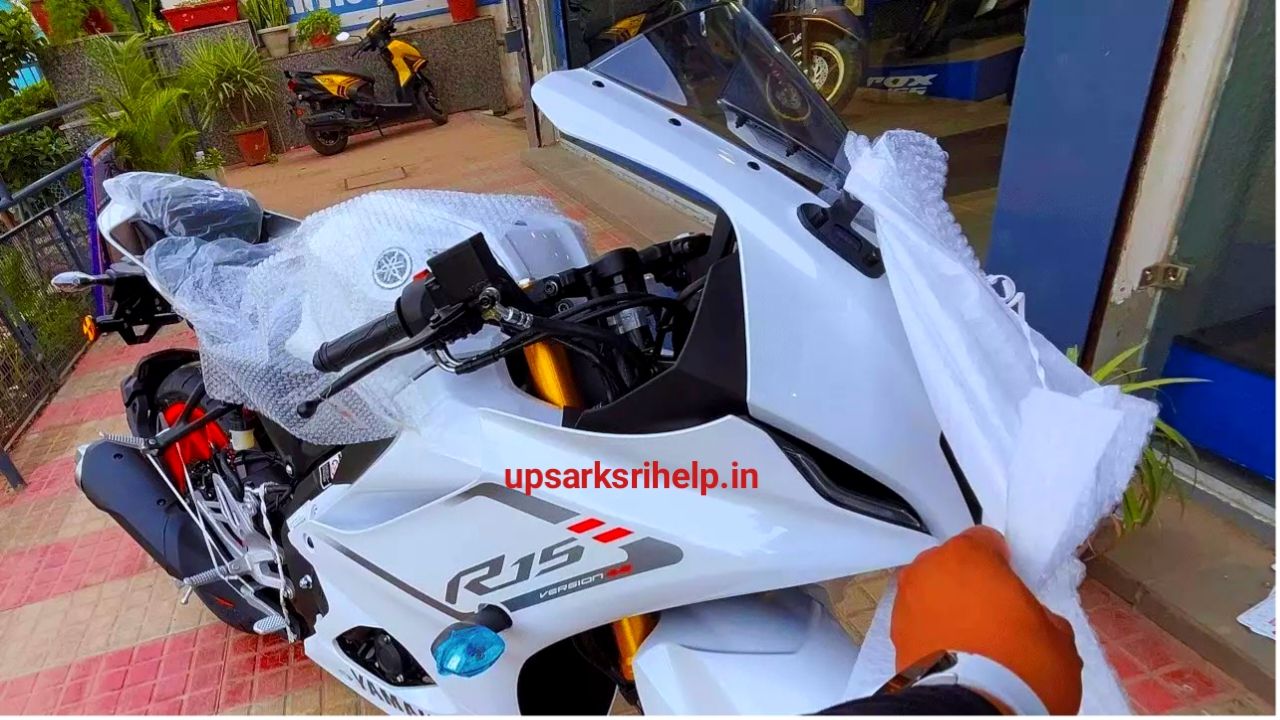 New Yamaha R15 V4 : दे रहा है आपको शानदार फीचर के साथ झक्कास लुक में आई जबरदस्त बाइक